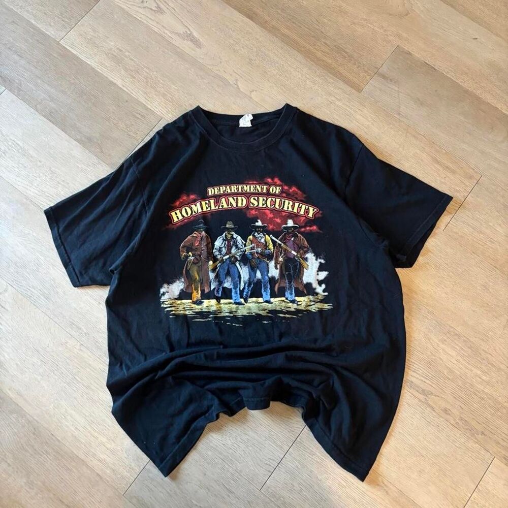 Anvil Men's Black T-shirt